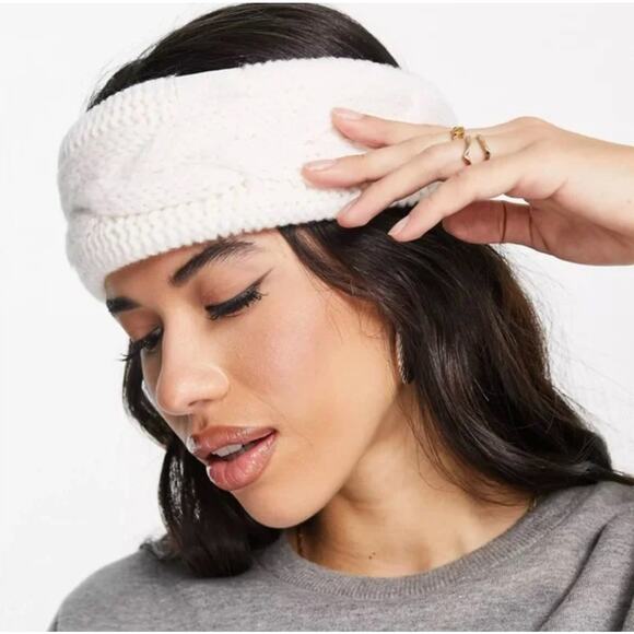 The North Face Cable Minna Earband Gardenia White NWT - Picture 2 of 9